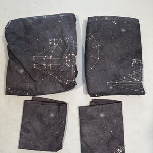 Star Wars Queen size bedding set.  4 pieces.